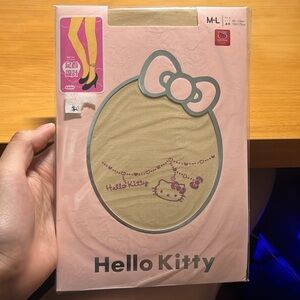 Hello Kitty tights run from small to large